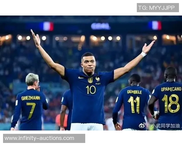 足球明星在世界杯赛场上的巅峰对决与精彩瞬间回顾 足球明星在世界杯赛场上的巅峰对决与精彩瞬间回顾