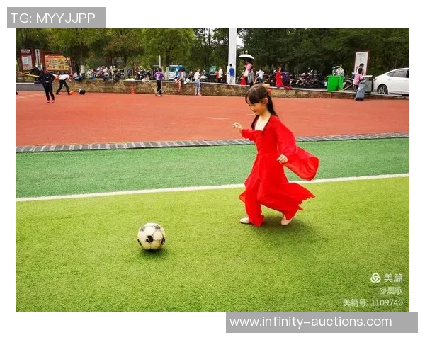 足球明星宝宝萌照大汇集让你感受足球的童趣与魅力 足球明星宝宝萌照大汇集让你感受足球的童趣与魅力