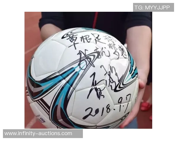 如何在比赛和活动中成功获取足球明星的亲笔签名技巧分享